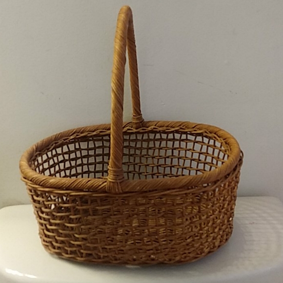 Wicker Beautiful Basket. - Picture 3 of 5